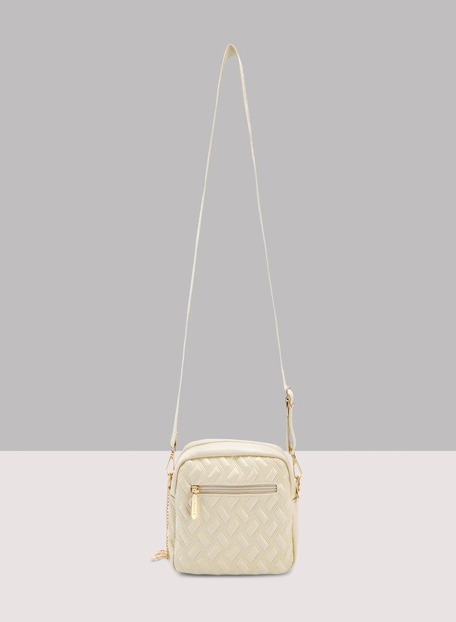 كابريس حقيبة كتف متوسطة الحجم من كابريس كلاود للنساء | حقيبة كروسبودي وكتف من الجلد الصناعي المنقوش | حزام قابل للتعديل والفصل | حقيبة متعددة الجيوب بسحاب إغلاق وزينة فراشة (لون الشوفان الألبي) - Image 5